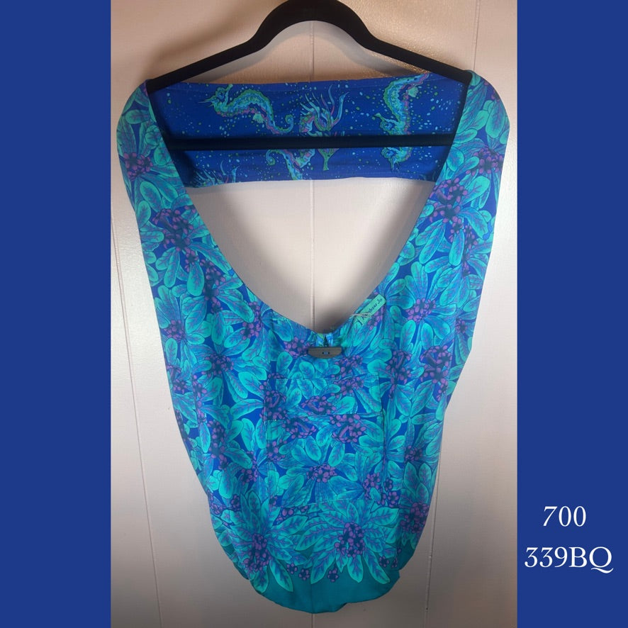 700 - 339BQ , Reversible bag with zipper pockets on both sides