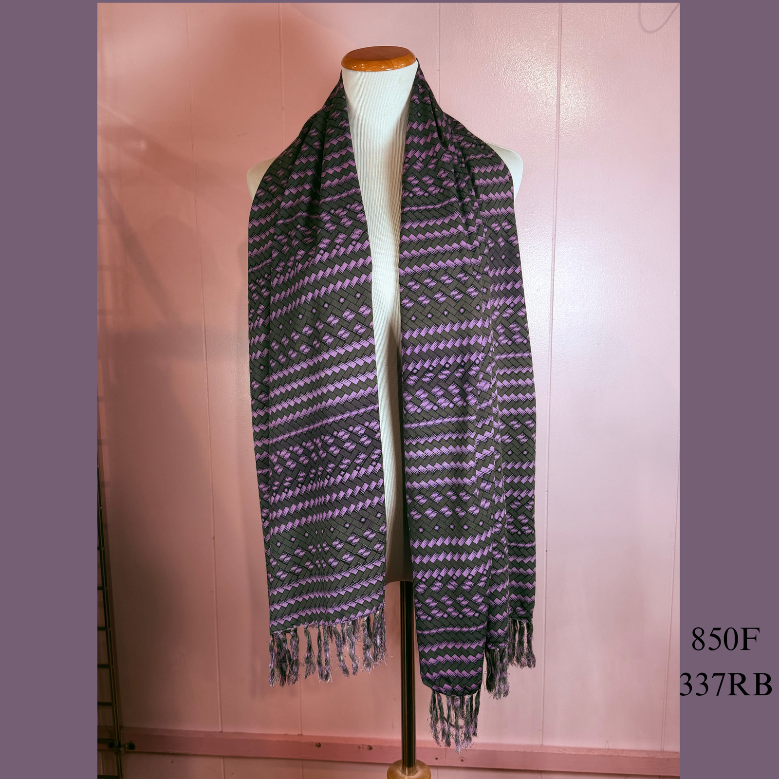 850F - 337RB, Fringed Scarf
