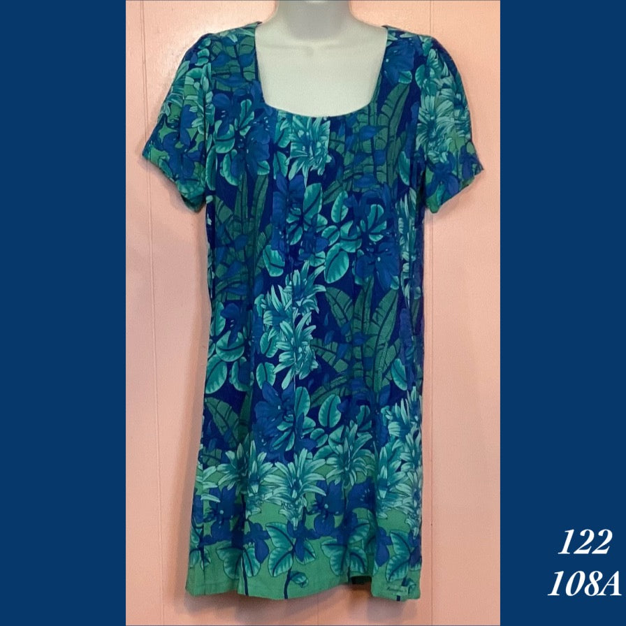 122 - 108A , Pleated sleeved dress with pockets