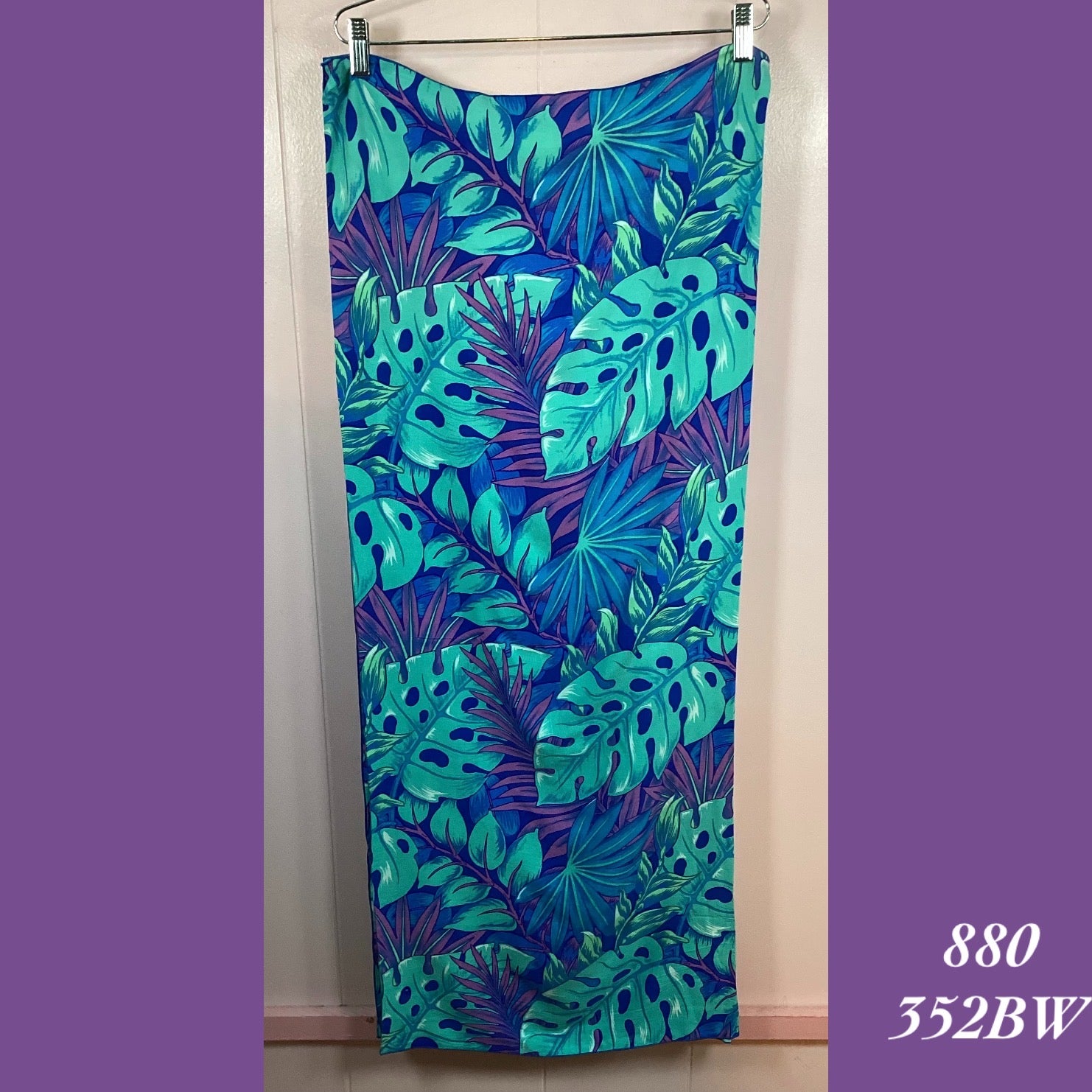 880 - 352BW , Sarong