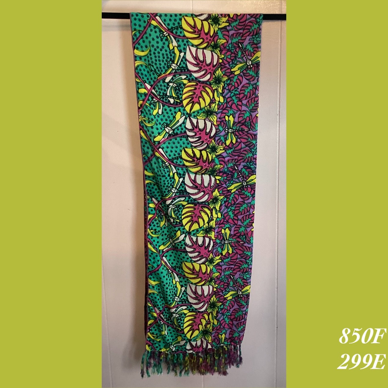 850F - 299E , Fringed scarf