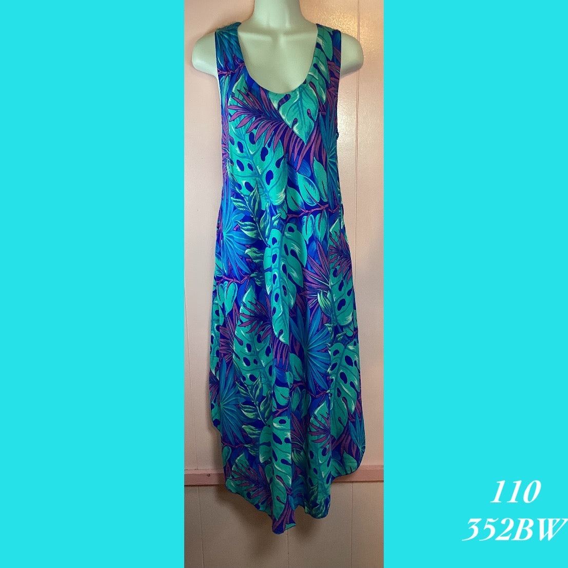 110 - 352BW , Resort Dress with pockets and scalloped hemline