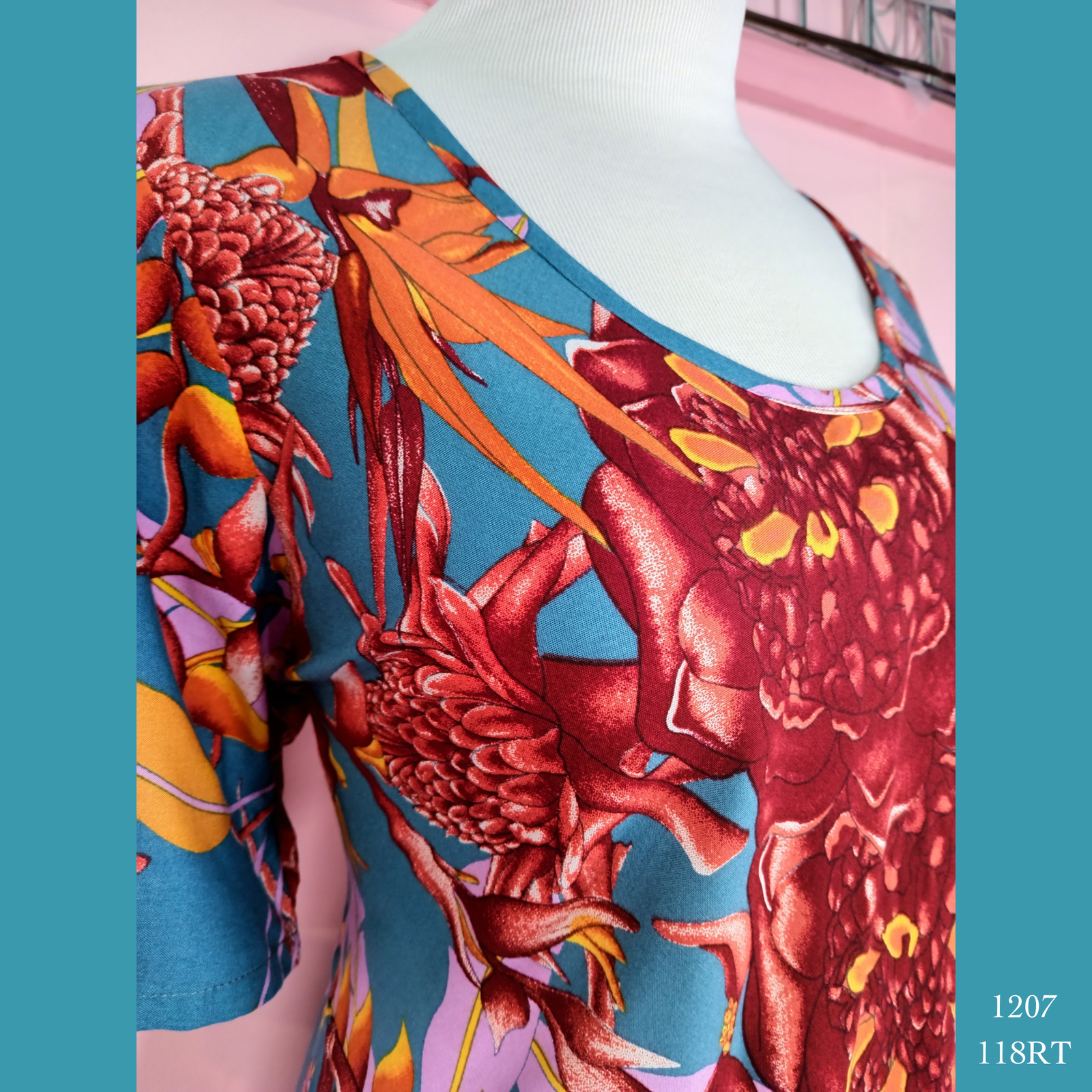 1207- 118RT, Relaxed fit pocket dress with sleeves