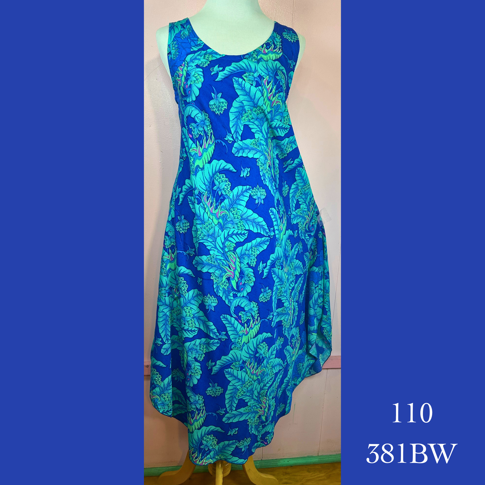 110 - 381BW , Resort Dress with Pockets