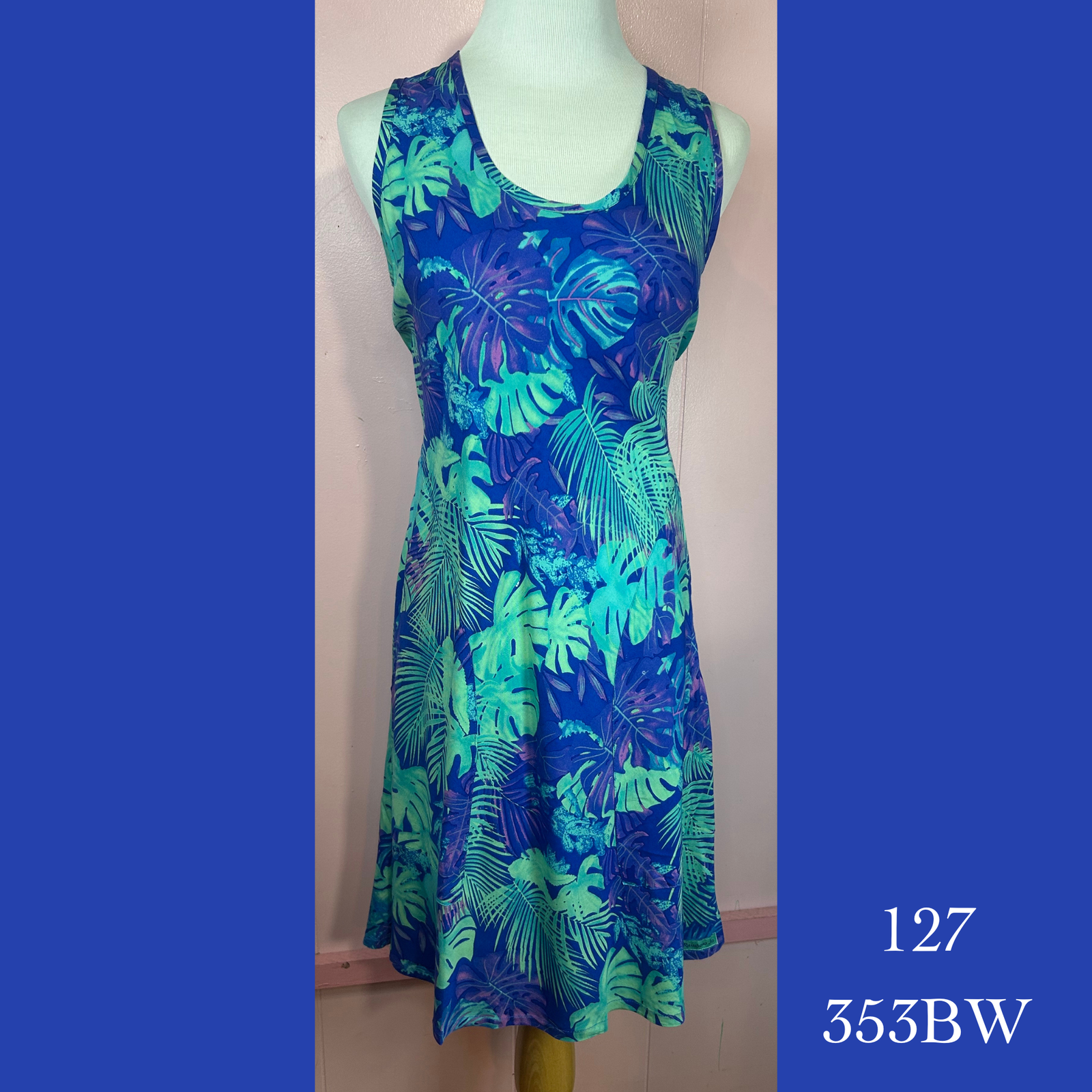 127 - 353BW , Relaxed Fit Pocket Dress