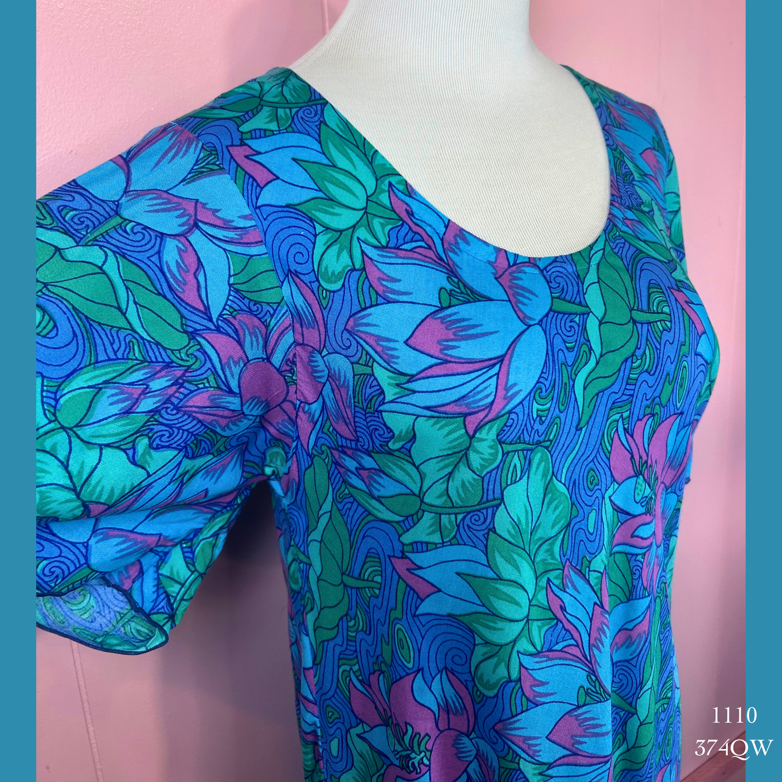 1110 - 374QW , Resort Dress with Sleeves and Pockets