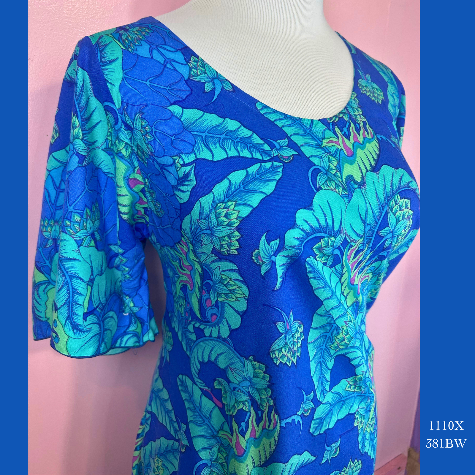 1110X- 381BW , Plus Sized Resort Dress with Pockets and Sleeves