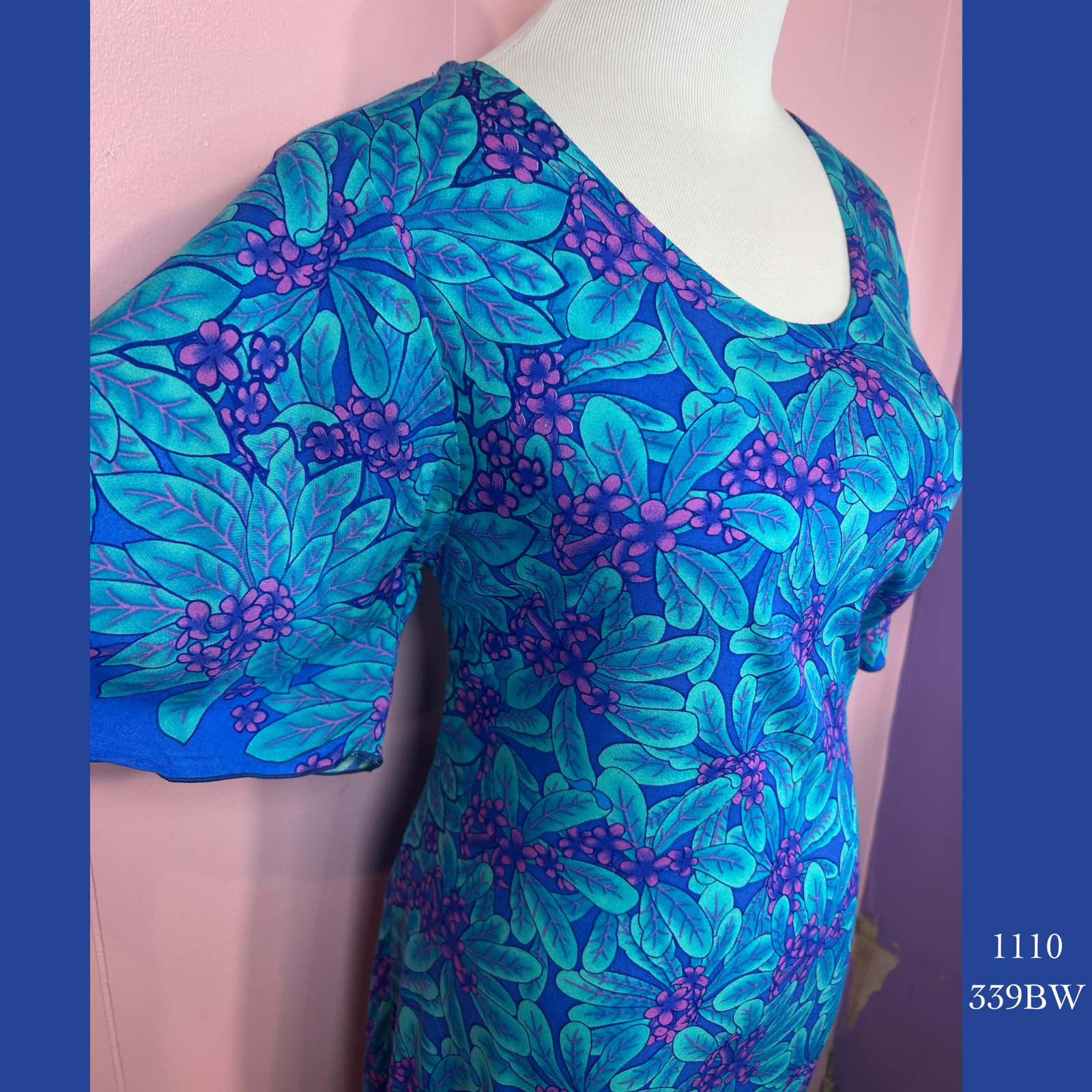 1110 - 339BW , Resort Dress with Pockets and Sleeves