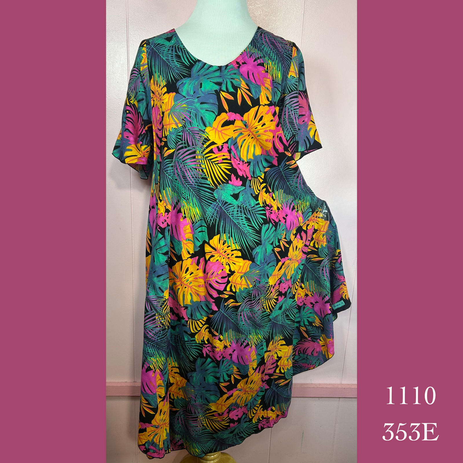 1110- 353E , Plus Sized Resort Dress with Pockets and Sleeves