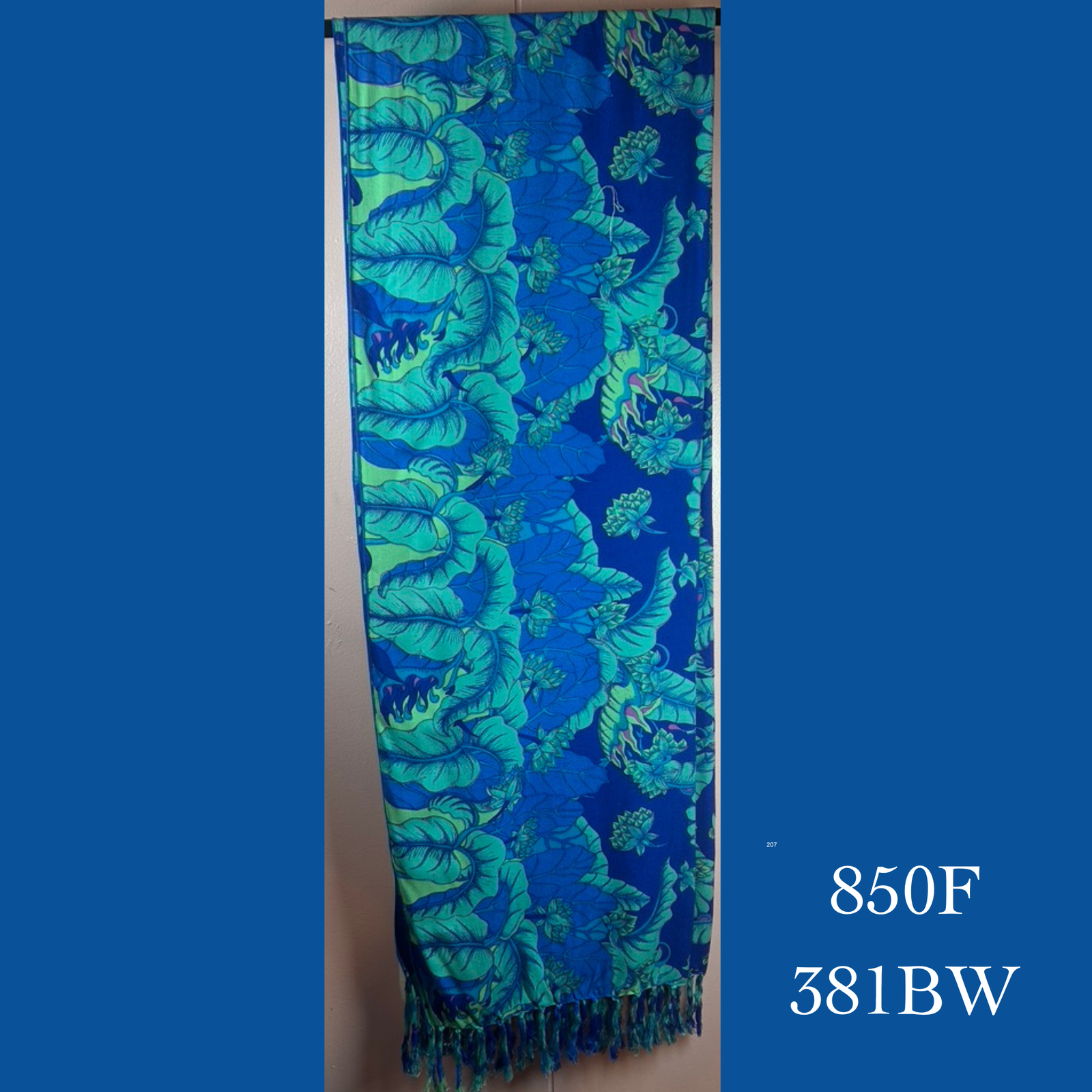 850F - 381BW , Fringed scarf