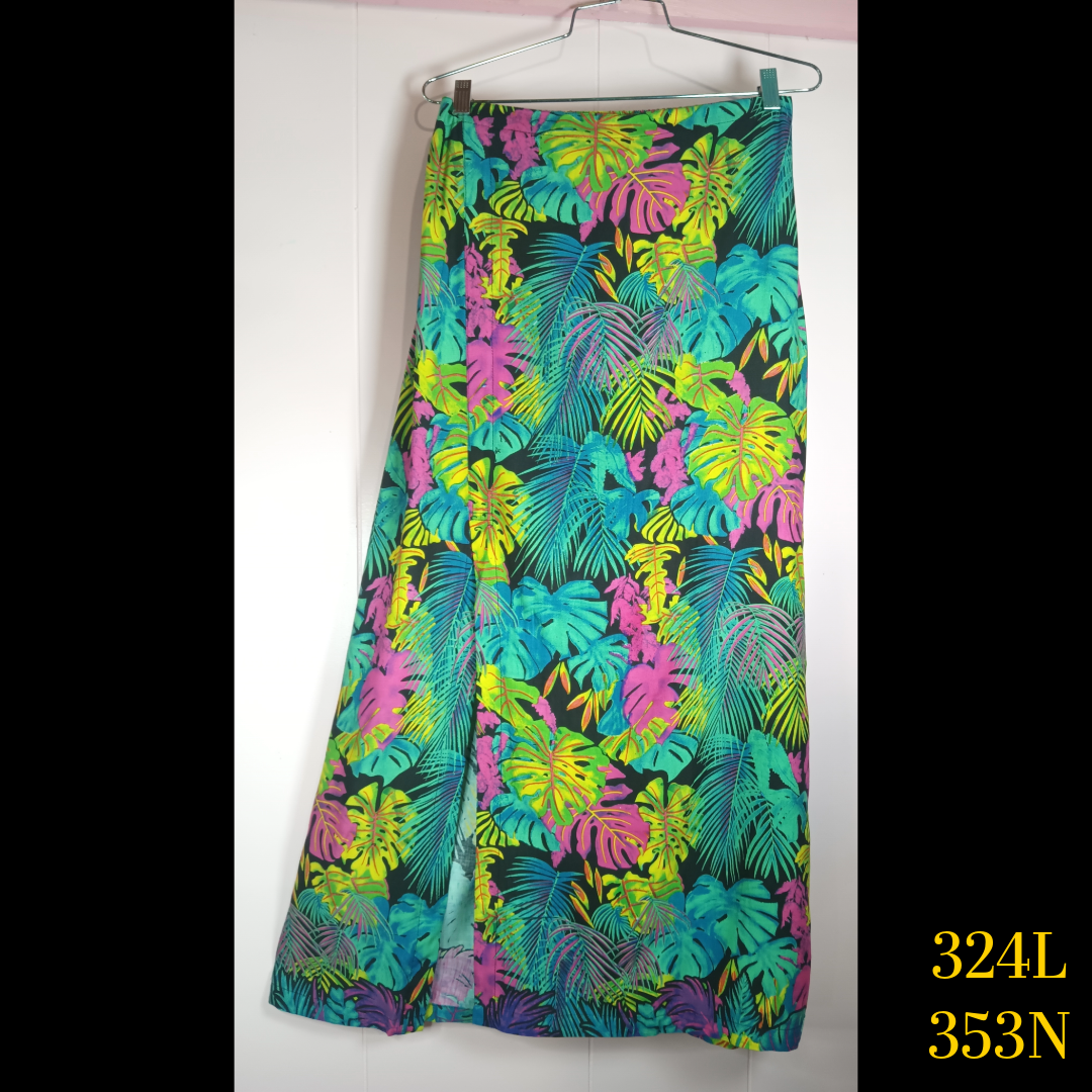 324L - 353N, Maxi Skirt with Elastic Back Waist